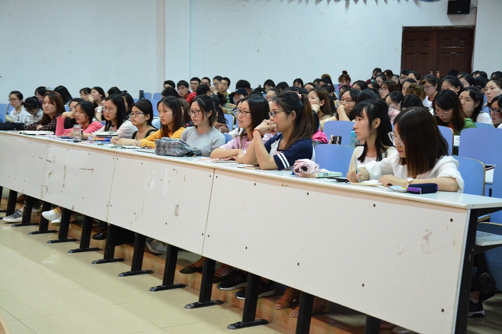 外国语学院成功举办考研经验分享会