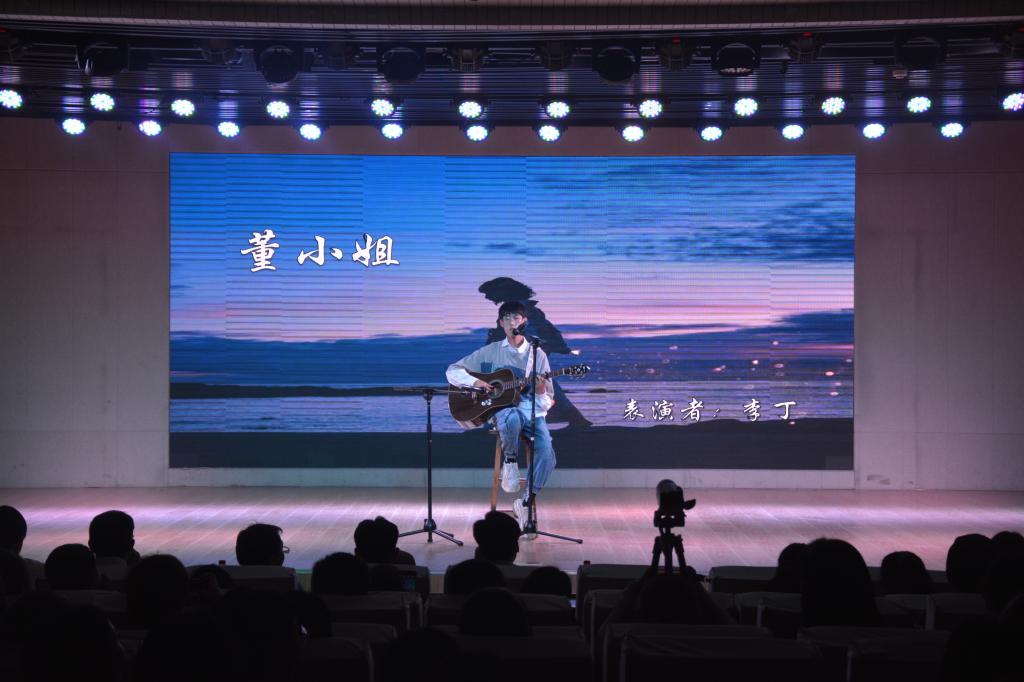 外国语学院成功举办2019届优秀毕业生颁奖典礼暨欢送毕业生晚会