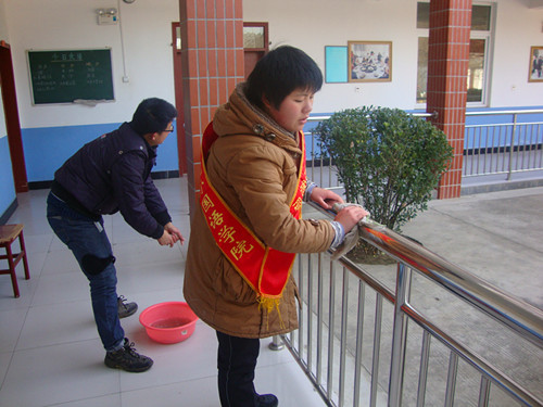 传递冬日温暖，共建和谐敬老院——外国语学院“和风志愿服务团”赴马鞍山敬老院开展义务劳动