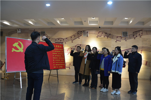 外国语学院教工一支部成功开展“缅怀先烈,不忘初心,弘扬大别山精神”主题党日活动