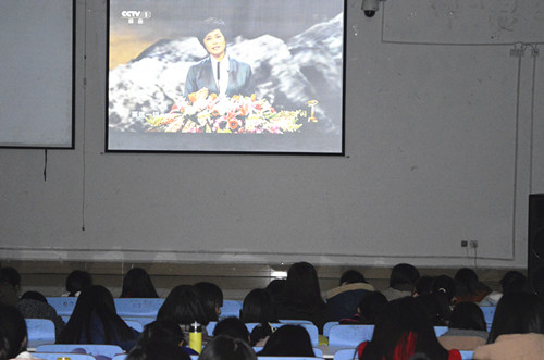 外国语学院组织学生观看2015年《感动中国》颁奖晚会