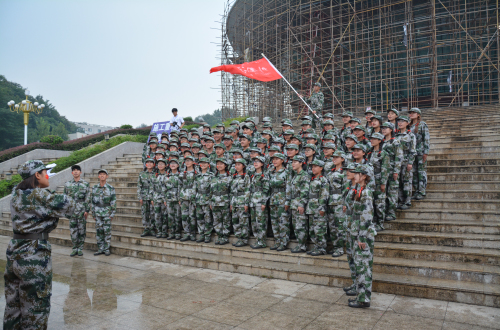 信阳师范学院2017级新生军训歌咏比赛圆满结束