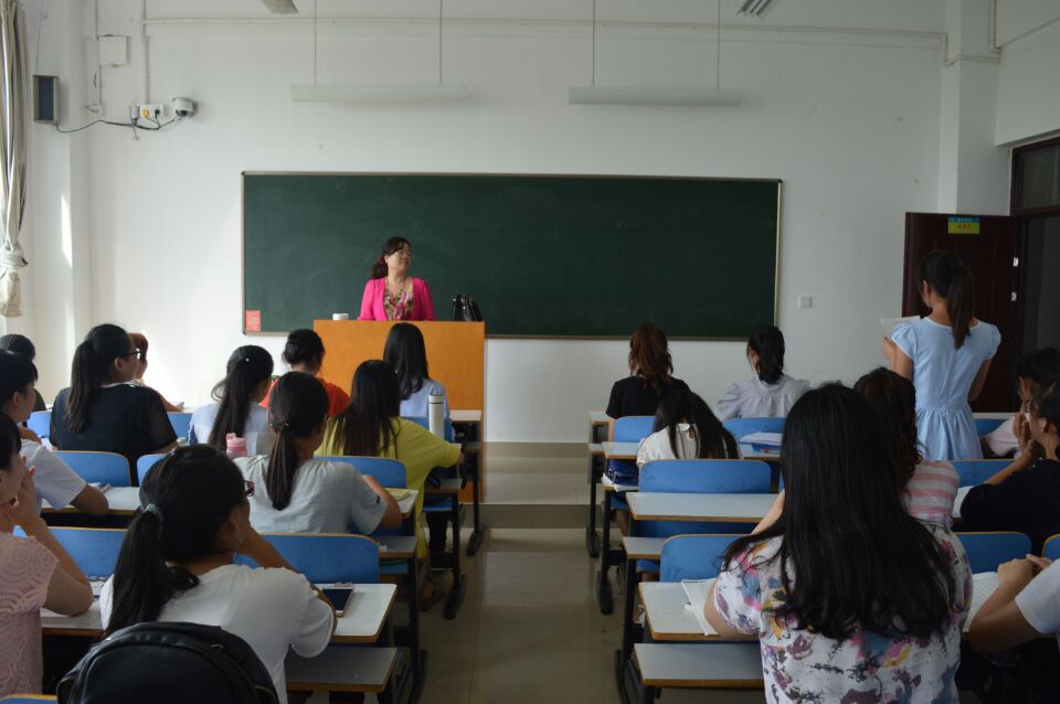 外国语学院学生组织系列活动庆祝第32个教师节