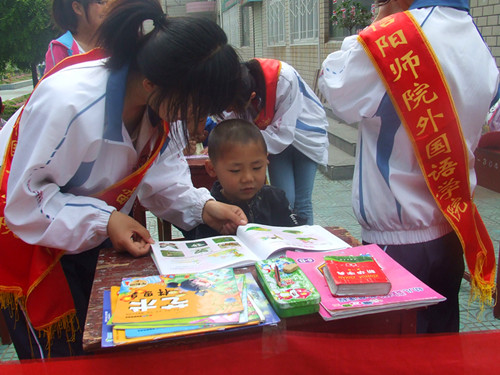 传承雷锋精神，爱心“五四”在行动------外国语学院举办特色活动庆祝五四青年节