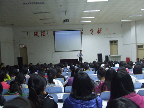 外国语学院新生入学教育火热进行中