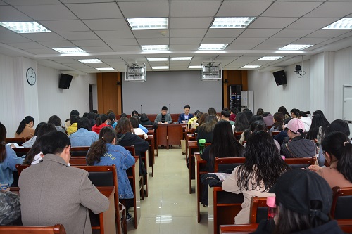 外国语学院深入学习习近平总书记在学校思想政治理论课教师座谈会上讲话精神