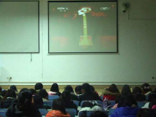 外国语学院组织学生观看感动中国2014年颁奖典礼视频