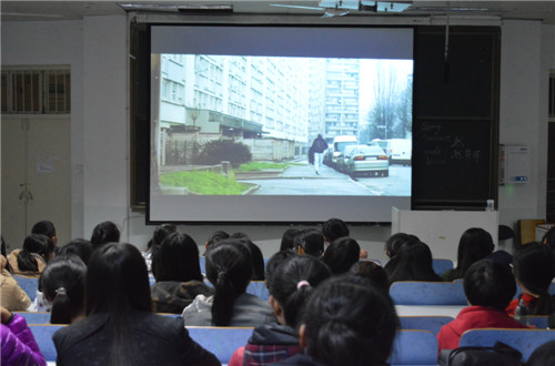     外国语学院积极组织新生参加心理健康观影活动