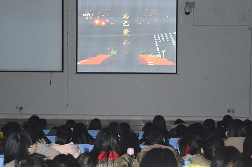 外国语学院组织学生观看2015年《感动中国》颁奖晚会